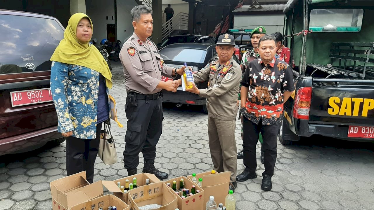 Operasi Gabungan Penertiban Peredaran Outlet Minuman Keras/Minuman Beralkhohol