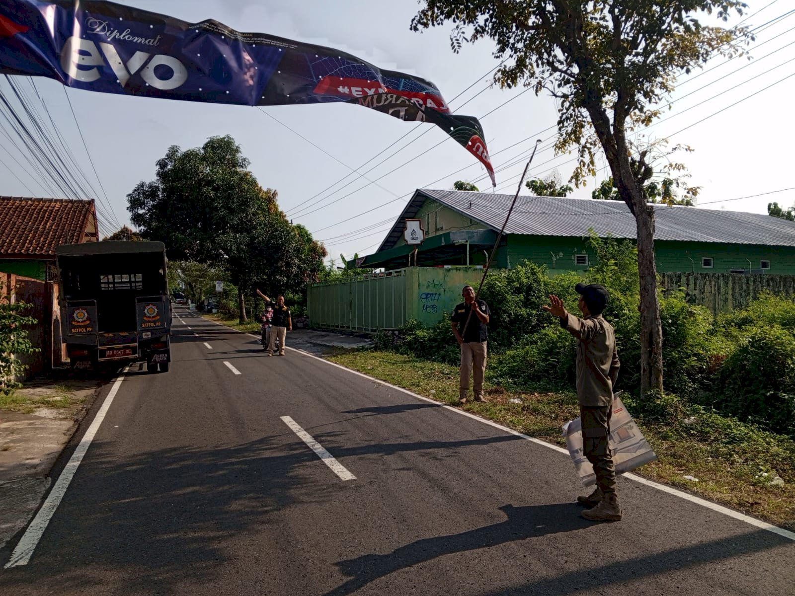 Operasi Reklame Tak Berizin Di Wilayah Kota