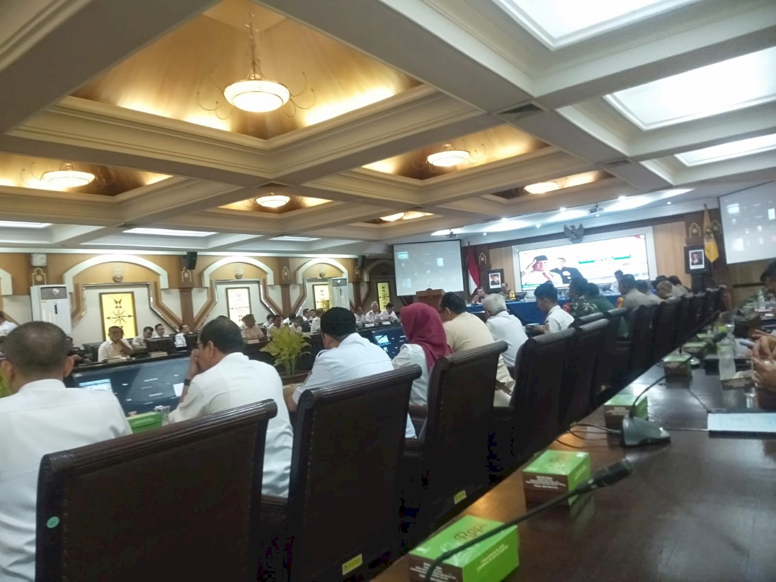 Kasatpol PP Klaten Dampingi Bupati Hadiri Rapat Persiapan Peluncuran Koperasi Merah Putih di Kantor Gubernur Jateng