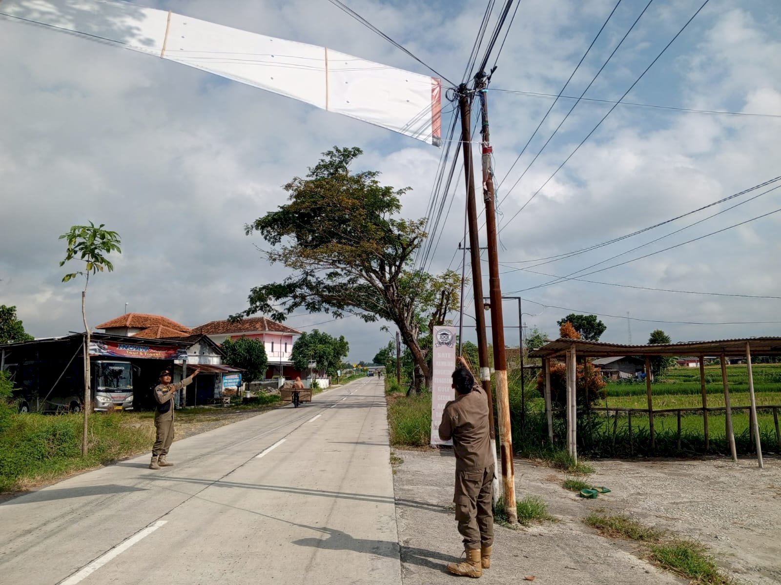 Satpol PP Klaten Gelar Operasi Penertiban Pelanggaran Perda dan Reklame di Sejumlah Titik Wilayah Kota