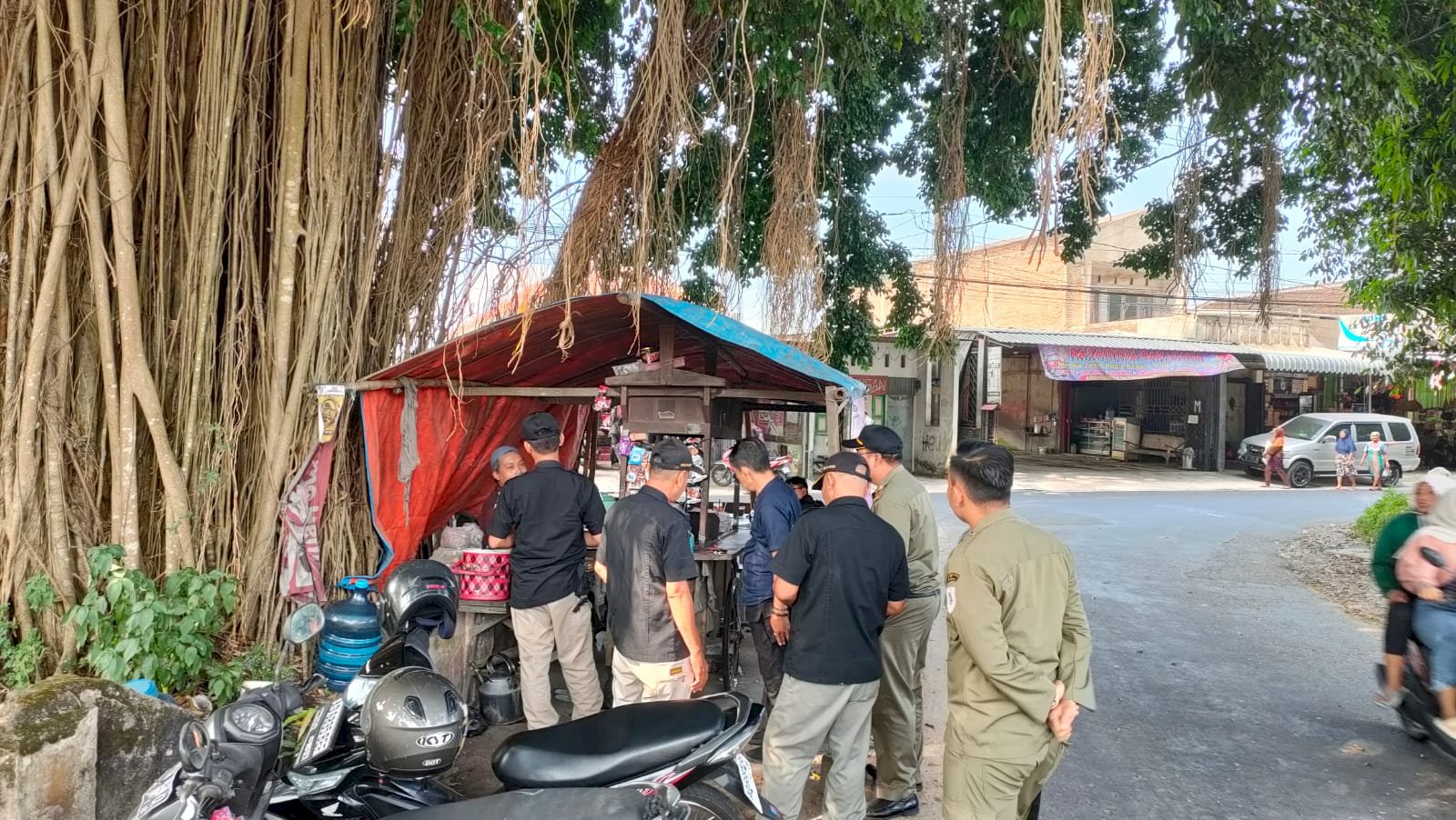 Satpol PP Klaten Gelar Patroli Penertiban Reklame dan PKL di Sejumlah Titik Strategis