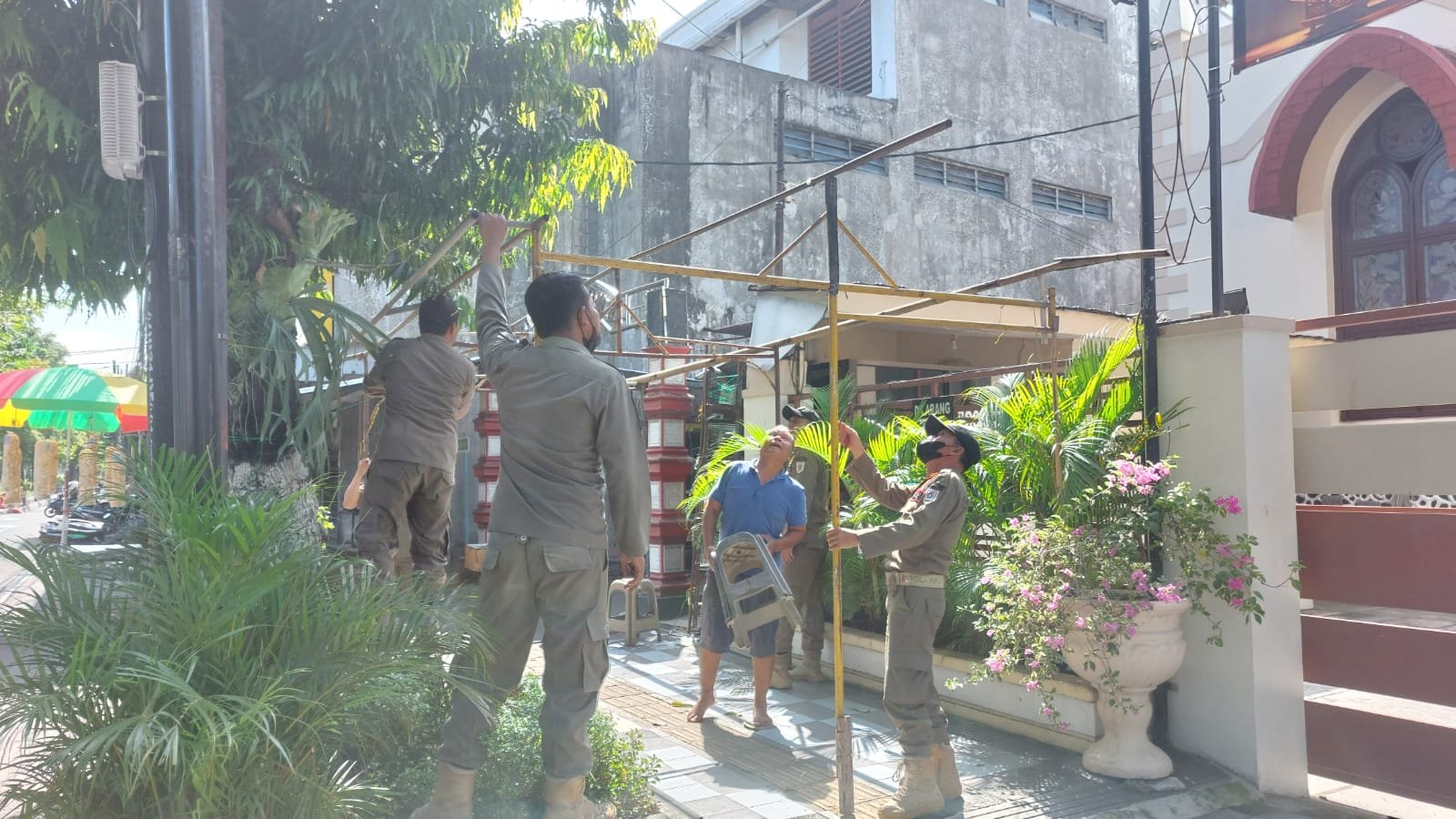 Satpol PP Klaten Lakukan Penertiban PKL dan Reklame di Kawasan Jalan Pemuda dan Jalan Merbabu