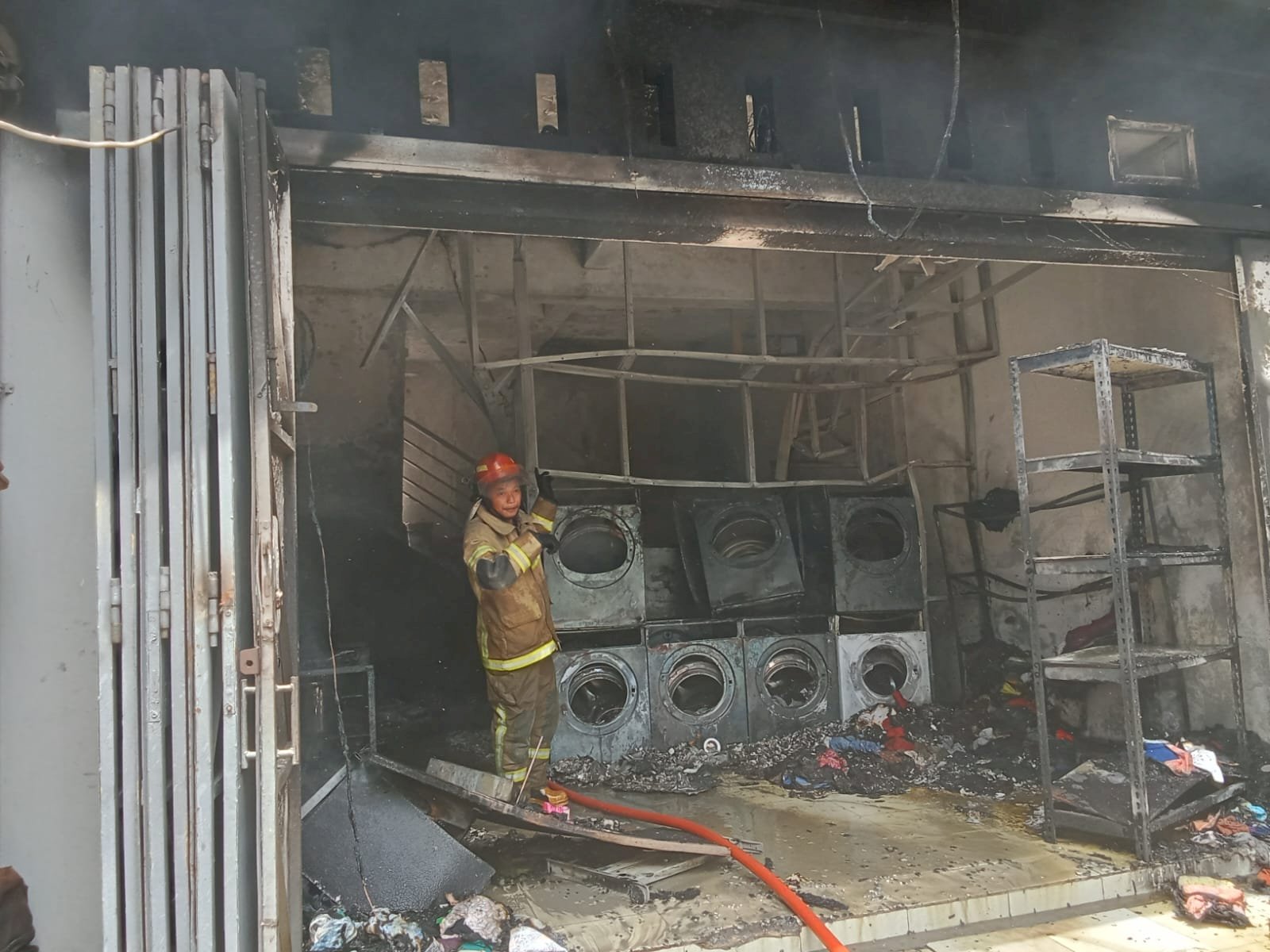 Damkar Klaten Tangani Kebakaran Ruko Laundry di Mojorejo, Satu Anak Alami Trauma