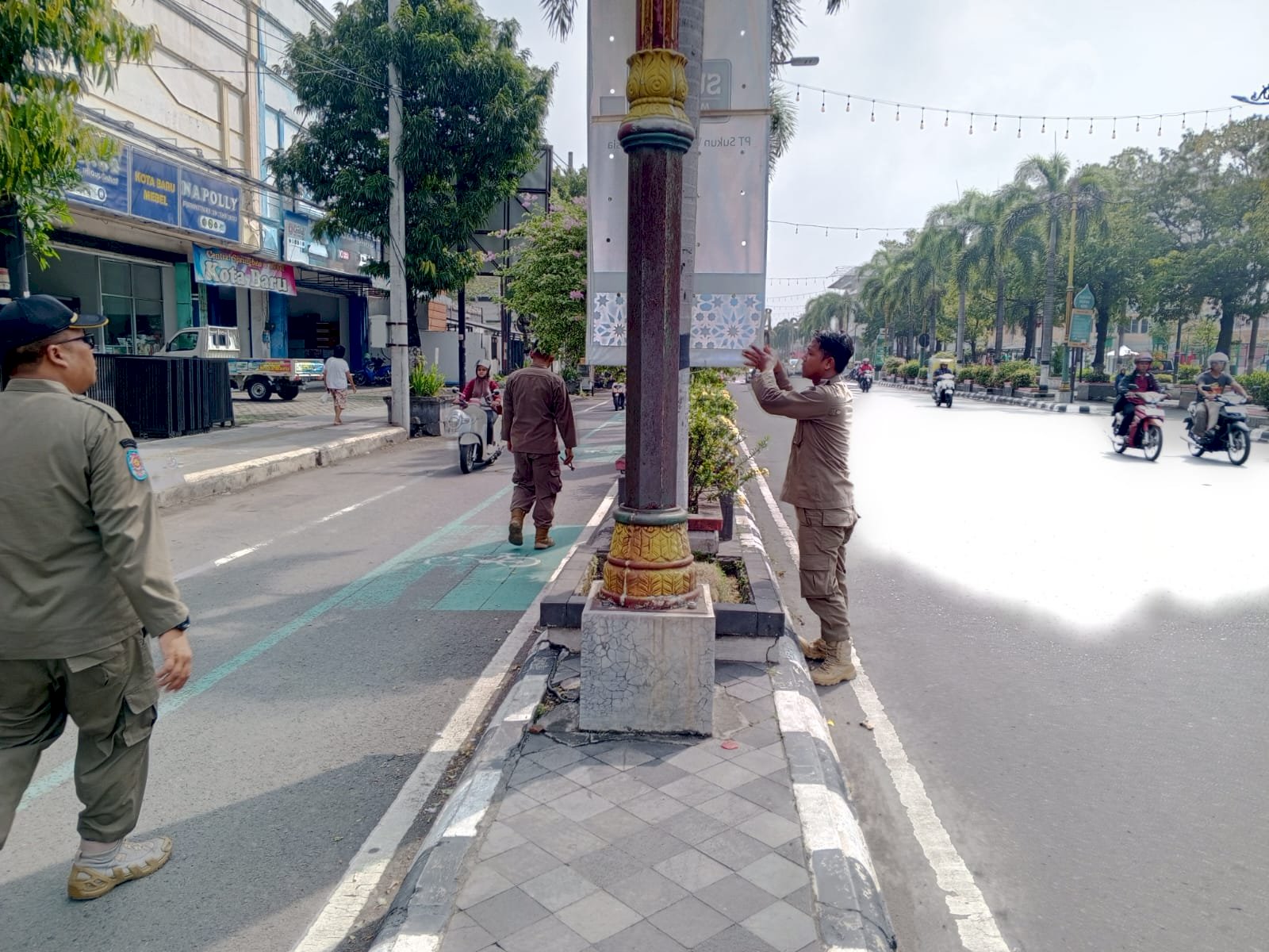 Satpol PP Klaten Laksanakan Penataan PKL dan Penertiban Reklame di Sejumlah Ruas Jalan