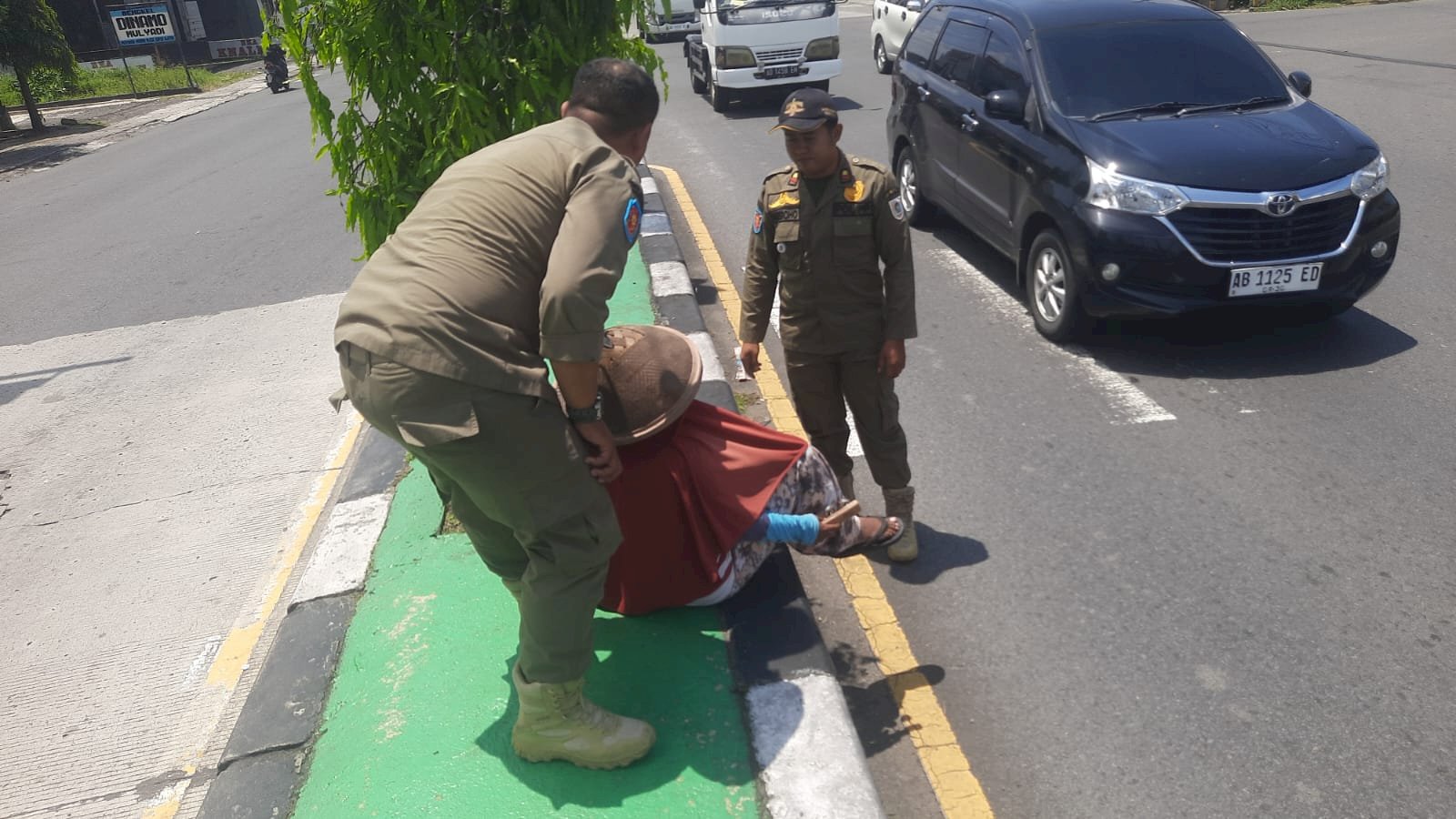 Patroli Pasca Lebaran, Satpol PP Klaten Amankan PGOT di Perempatan Ngaran Mlese
