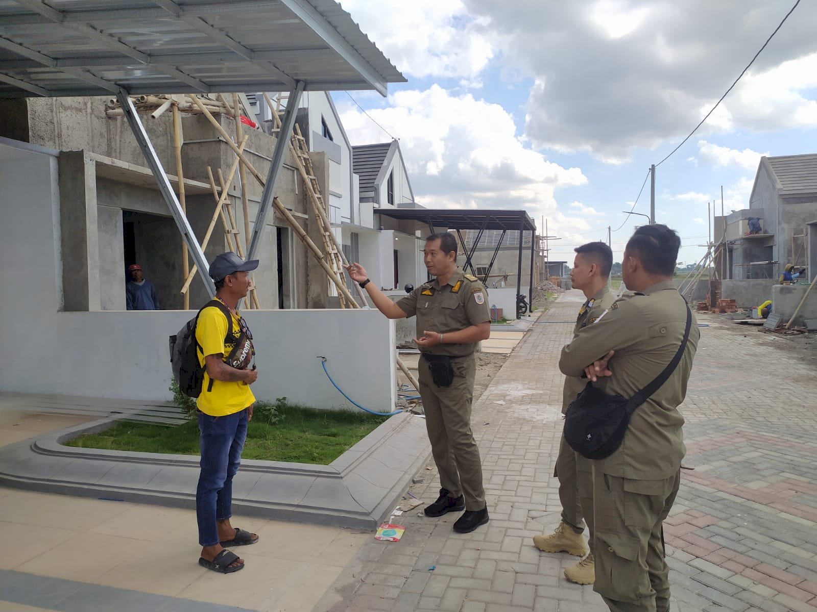Satpol PP Lakukan Klarifikasi Perizinan Enam Perumahan di Desa Jomboran