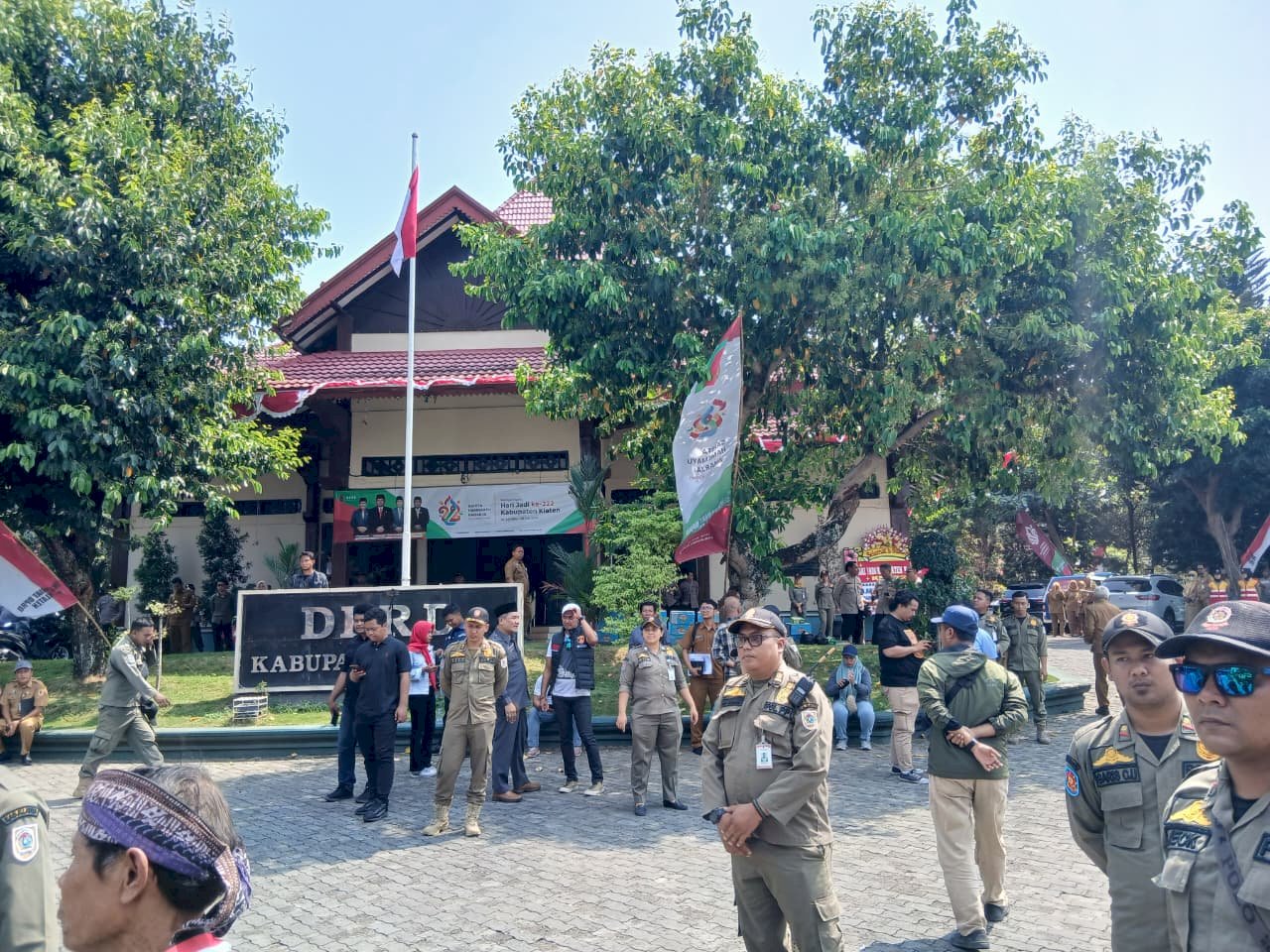 Satpol PP dan Damkar Klaten Bersama TNI-Polri Amankan Kegiatan Penyampaian Aspirasi di Gedung DPRD